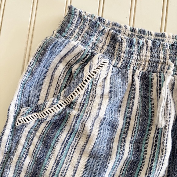 Briggs New York Linen Blue and White Striped Shorts - Picture 4 of 10